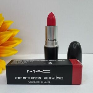 MAC Cosmetics Retro Matte Lipstick - Relentlessly Red